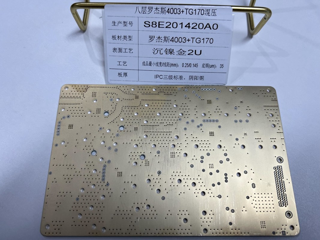 0.24W/m-K তাপ পরিবাহিতা এবং 3.48 Dielectric ধ্রুবক সঙ্গে Rogers স্তরিত PCB